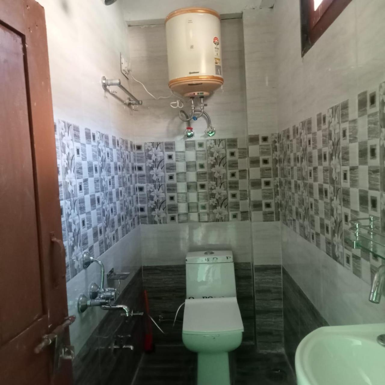 Vigyan Guest House Tosh Kültér fotó